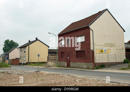 Das Dorf Pier, die unbewohnt ist und für den Abriss der Inden Tagebau Grube, Deutschland Kohle weichen fällig. Stockfoto