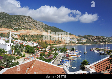 Vogelperspektive von Kalkan Hafen & Stadt Stockfoto