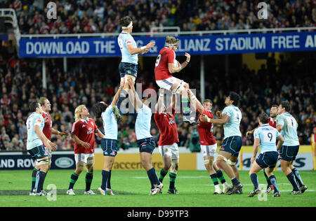 Sydney, Australien. 15. Juni 2013. Aktion während der Lions 2013-Tour zwischen der British &amp; Irish Lions und New South Wales Waratahs im Allianz-Stadion in Sydney. Die Lions gewannen 47-17. Bildnachweis: Action Plus Sport Bilder/Alamy Live News Stockfoto