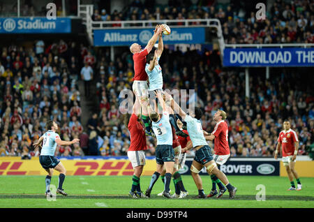 Sydney, Australien. 15. Juni 2013. Aktion während der Lions 2013-Tour zwischen der British &amp; Irish Lions und New South Wales Waratahs im Allianz-Stadion in Sydney. Die Lions gewannen 47-17. Bildnachweis: Action Plus Sport Bilder/Alamy Live News Stockfoto