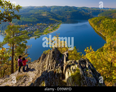 Blick vom Bockfelsen Rock der Hohenwarte-Talsperre in der Nähe von Goessitz, Thüringen, Deutschland Stockfoto