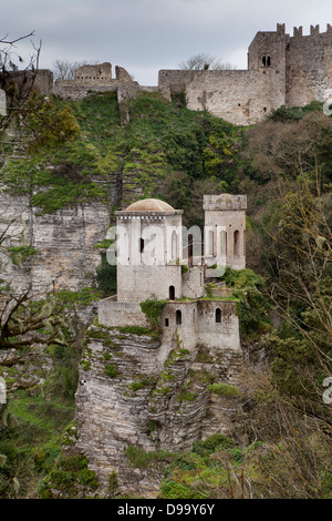 Torretta Pepoli und Venus Schloss in Erice, Sizilien. Stockfoto