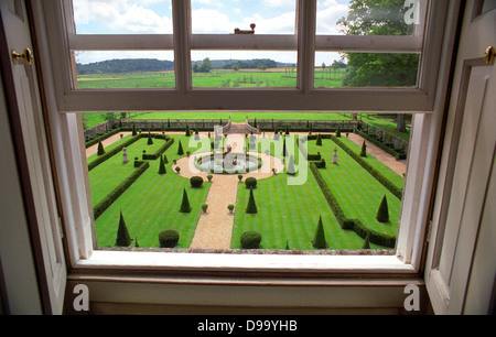 Blick auf formale Gärten im Ven House in der Nähe von Sherborne, UK. Stockfoto