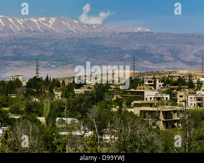 Baalbek mit Mount Lebanon, Libanon, Naher Osten Stockfoto