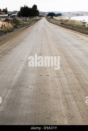 Grunge Feldweg mit Perspektive in der Ferne verschwinden Stockfoto