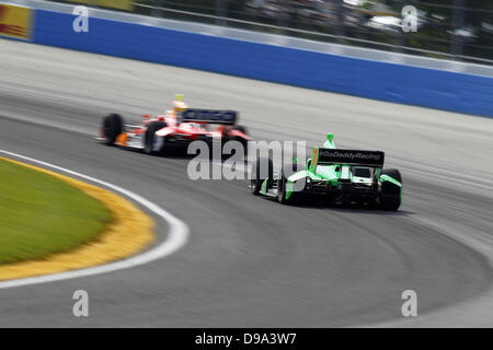 Milwaukee, Wisconsin, USA. 15. Juni 2013. IndyCar-Runde 9, Milwaukee, Indyfest Milwaukee, WI, USA, 14.-15. Juni 2013, JAMES HINCHCLIFFE, Andretti Autosport Kredit: Kredit: Ron Bijlsma/ZUMAPRESS.com/Alamy Live-Nachrichten Stockfoto