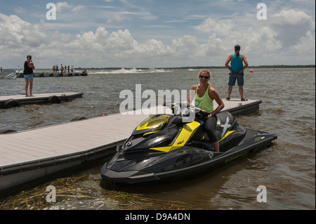 Jettribe, Seadoo, Jetski Rennen auf der Hydro-X-Tour im Wooton Park am See Dora in Tavares, Florida USA Stockfoto