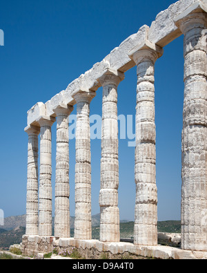 Der Poseidon-Tempel, ein antikes griechisches religiöses Heiligtum, das auf der Spitze der Halbinsel Attika aus lokal abgebautem weißem Marmor, Kap Sounion, erbaut wurde Stockfoto
