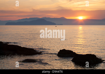 Sonnenuntergang über der Insel Kreta im Mittelmeer Stockfoto