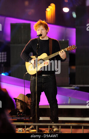 Toronto, Kanada. 15. Juni 2013. 2013 MMVA sound-Check und Probe von der Straße auf die viel Musik HQ auf der Queen Street in Toronto gesehen. Im Bild, Ed Sheeran. Bildnachweis: EXImages/Alamy Live-Nachrichten Stockfoto