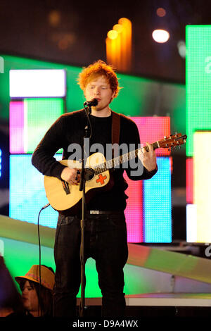 Toronto, Kanada. 15. Juni 2013. 2013 MMVA sound-Check und Probe von der Straße auf die viel Musik HQ auf der Queen Street in Toronto gesehen. Im Bild, Ed Sheeran. Bildnachweis: EXImages/Alamy Live-Nachrichten Stockfoto