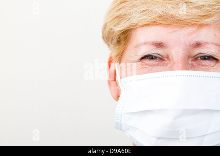 Nahaufnahme der leitende Ärztin mit Maske Stockfoto