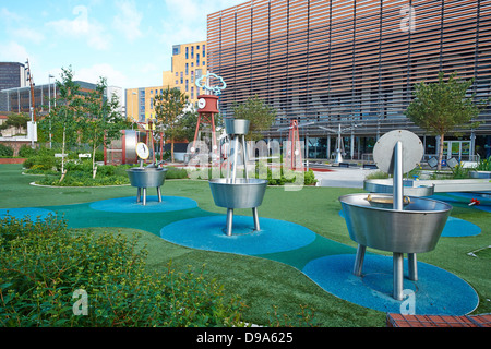 Die Wissenschaft Garten außerhalb des Think Tank Science Museum Millennium Point Birmingham UK Stockfoto