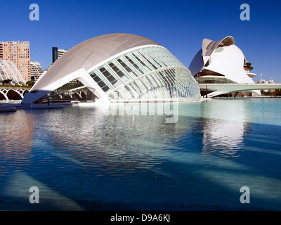 Valencias Ciudad de Las Artes y Las Ciencias, Spanien - das Hemisferic und Palau de Les Arts 2 Stockfoto