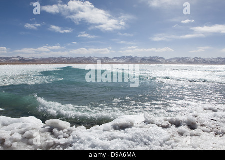 Namtso See, himmlischen See in Tibet, Winter, der See ist zugefroren. Stockfoto