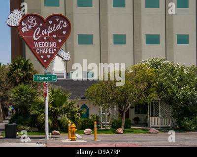 LAS VEGAS, NEVADA, USA - O3. JUNI 2013: Schild vor der Hochzeitskapelle von Amor in der Innenstadt Stockfoto