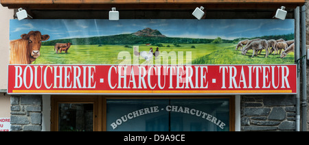 Boucherie Wurst Traiteur Metzgerei shop Schilder, der Auvergne, Frankreich. Stockfoto