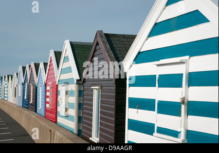 Strandhütten auf Pier in Southwold, Suffolk, UK. Stockfoto