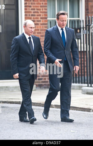 London, UK - 16. Juni 2013: Premierminister David Cameron trifft russischen Präsidenten Vladimir Putin in 10 Downing Street um Syrien vor G8 zu besprechen. Bildnachweis: Piero Cruciatti/Alamy Live-Nachrichten Stockfoto