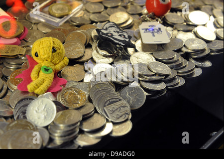 Ein Schieber geben Spielautomaten in der Namco Arcade in London, South Bank. UK Stockfoto