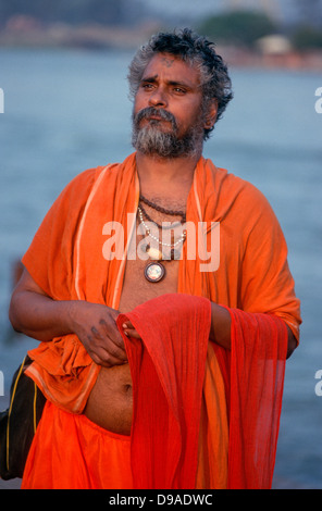 Männliche Pilger staatlich Ganges Fluß, Haridwar, Uttarakhand, Indien Stockfoto