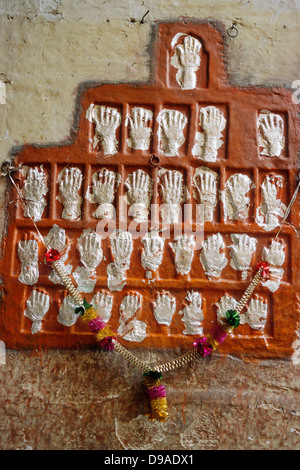 Sati Hand markiert im Meherengarh Fort in Jodhpur, Rajasthan, Indien Stockfoto