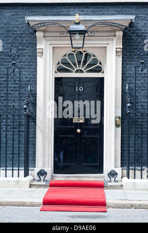 London, UK - 16 Juni 2013:10 Downing Street Eingangstür vor der Sitzung des russischen Präsidenten Vladimir Putin Credit: Piero Cruciatti/Alamy Live News Stockfoto