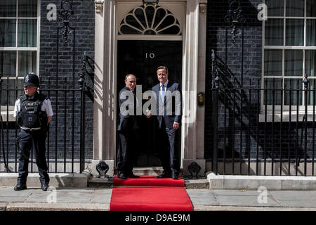 London, UK. 16. Juni 2013. Der russische Präsident Vladimir Putin Ankunft in 10 Downing Street, Gespräche mit PM, David Cameron auf die syrische Krise Kredit: Mario Mitsis / Alamy Live News Stockfoto