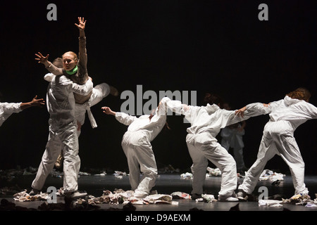 Tanzprojekt "Riot Nachkommen" am Sadler es Wells Theatre in London. Stockfoto