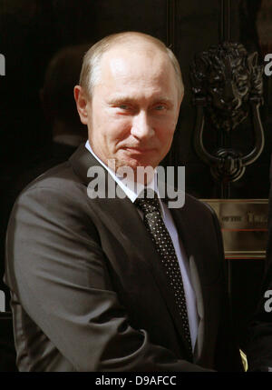 VLADIMIR PUTIN Russlands Präsident 16. Juni 2013 10 DOWNING STREET LONDON ENGLAND Stockfoto