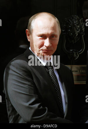 VLADIMIR PUTIN Russlands Präsident 16. Juni 2013 10 DOWNING STREET LONDON ENGLAND Stockfoto