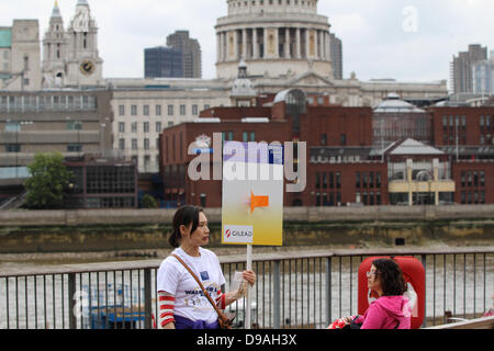 London, UK. 16. Juni 2013. Walk For Life wurde im Jahr 1989 von HIV / AIDS Charity Risken gegründet. Seitdem hat die Wanderung Millionen Pfund, grundlegende Dienste für Menschen mit HIV zu unterstützen. Bildnachweis: Ashok Saxena/Alamy Live-Nachrichten Stockfoto