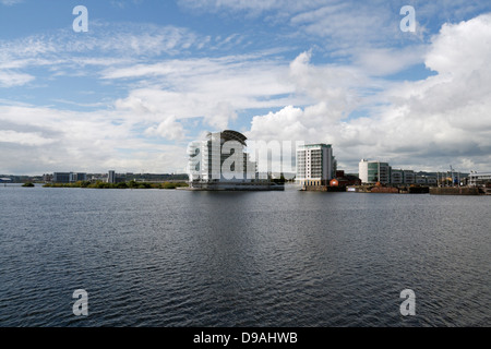 St Davids Hotel gegenüber der Landschaft von Cardiff Bay Wales UK Stockfoto