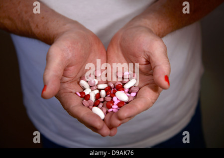 Medikamente, einschließlich Depakote, genommen von einem chronisch kranken Patienten. Stockfoto