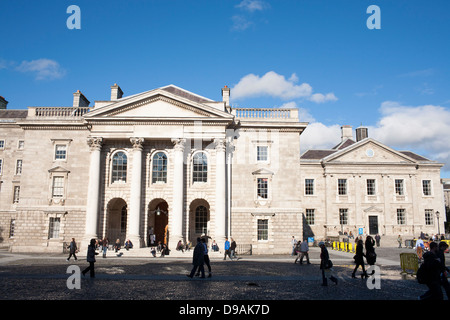 Studenten in der Begründung des Trinity College Dublin in Irland Stockfoto