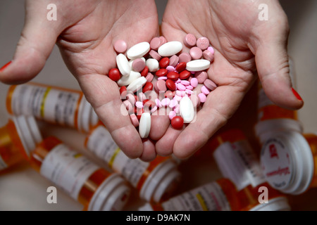 Medikamente, einschließlich Depakote, genommen von einem chronisch kranken Patienten. Stockfoto