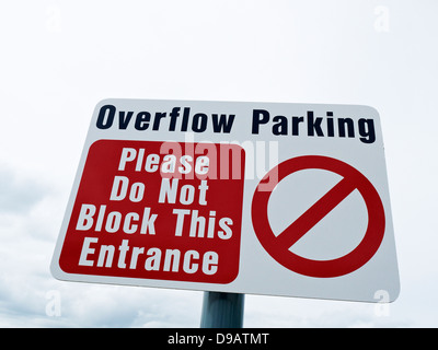 Verkehrsschild für überlaufenen Parkplatz Stockfoto