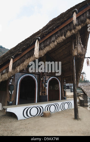 Fassade von einer Naga Stammes Hütte, Kohima, Nagaland, Indien Stockfoto