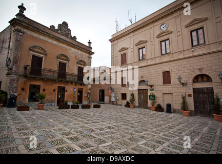 Die wichtigsten Platz der Piazza Umberto I in Erice auf Sizilien. Stockfoto