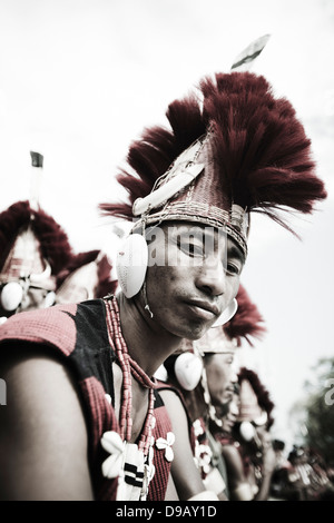 Naga tribal Mann in traditioneller Kleidung, Hornbill Festival, Kohima, Nagaland, Indien Stockfoto