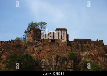 Ansicht des Ranthambhore Forts im Ranthambhore National Park in Rajasthan, Indien Stockfoto