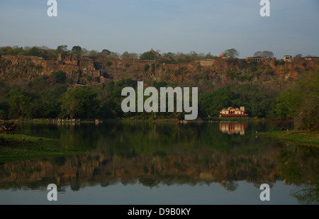 Ansicht des Ranthambhore Forts im Ranthambhore National Park in Rajasthan, Indien Stockfoto