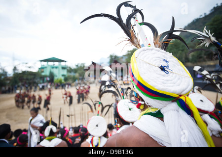 Naga Tribesman, Stämme Menschen in traditioneller Kleidung während Hornbill Festival, Kohima, Nagaland, Indien Stockfoto