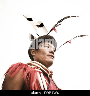 Naga tribal Mann in traditioneller Kleidung, Hornbill Festival, Kohima, Nagaland, Indien Stockfoto