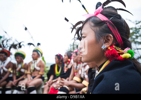 Naga-Indianerin in traditioneller Kleidung in Hornbill Festival, Kohima, Nagaland, Indien Stockfoto