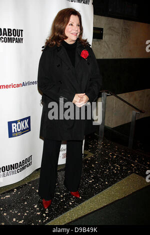 Marsha Mason Kreisverkehr Theatre Company 2011 Spring Gala zu Ehren Alec Baldwin statt im Roseland Ballroom - Ankünfte. New York City, USA - 14.03.11 Stockfoto