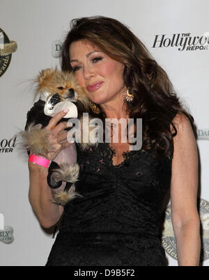 Lisa Vanderpump und ihr Hund Giggy 1st Annual Golden Kragen Awards feiert Hollywoods talentiertesten Canine Held im Hyatt Regency Hotel Century City, Kalifornien - 13.02.12 Stockfoto