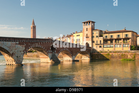 Brücke Ponte Pietra, Verona, Italien Stockfoto