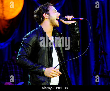 James Morrison die live im HMV Apollo auf der Eröffnung UK Tour Förderung seines letzten Albums "The Awakening" London, England - 09.02.12 Stockfoto