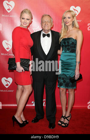 Anna Berglund, Hugh Hefner und Shera Bechard 2012 MusiCares Person Of The Jahr Gala Ehrung Paul McCartney statt auf dem Los Angeles Convention Center Los Angeles, Kalifornien - 10.02.12 Stockfoto